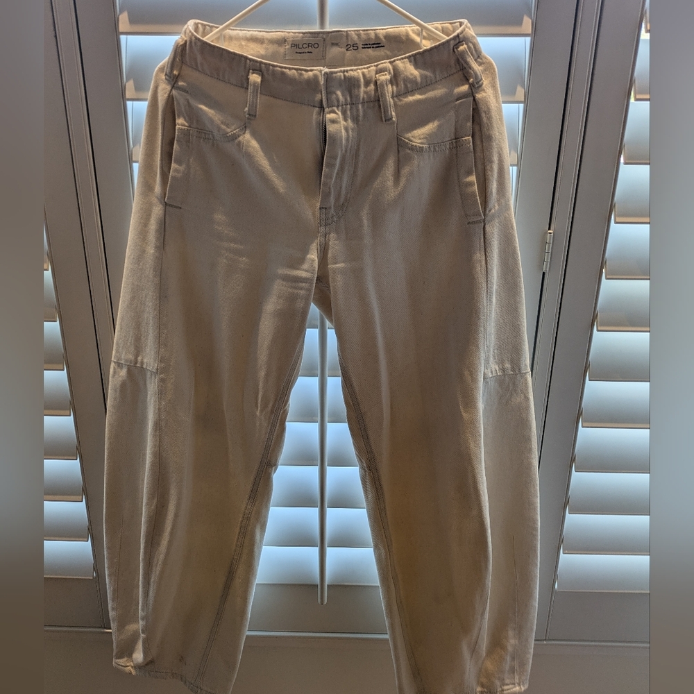 Pilcro Full Length Relaxed Barrel Jeans Ecru Size 25